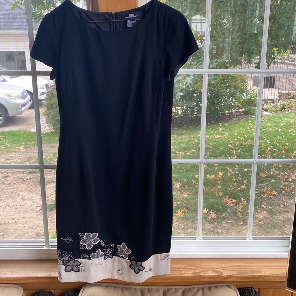 B Moss beautiful dress (accepting offers)